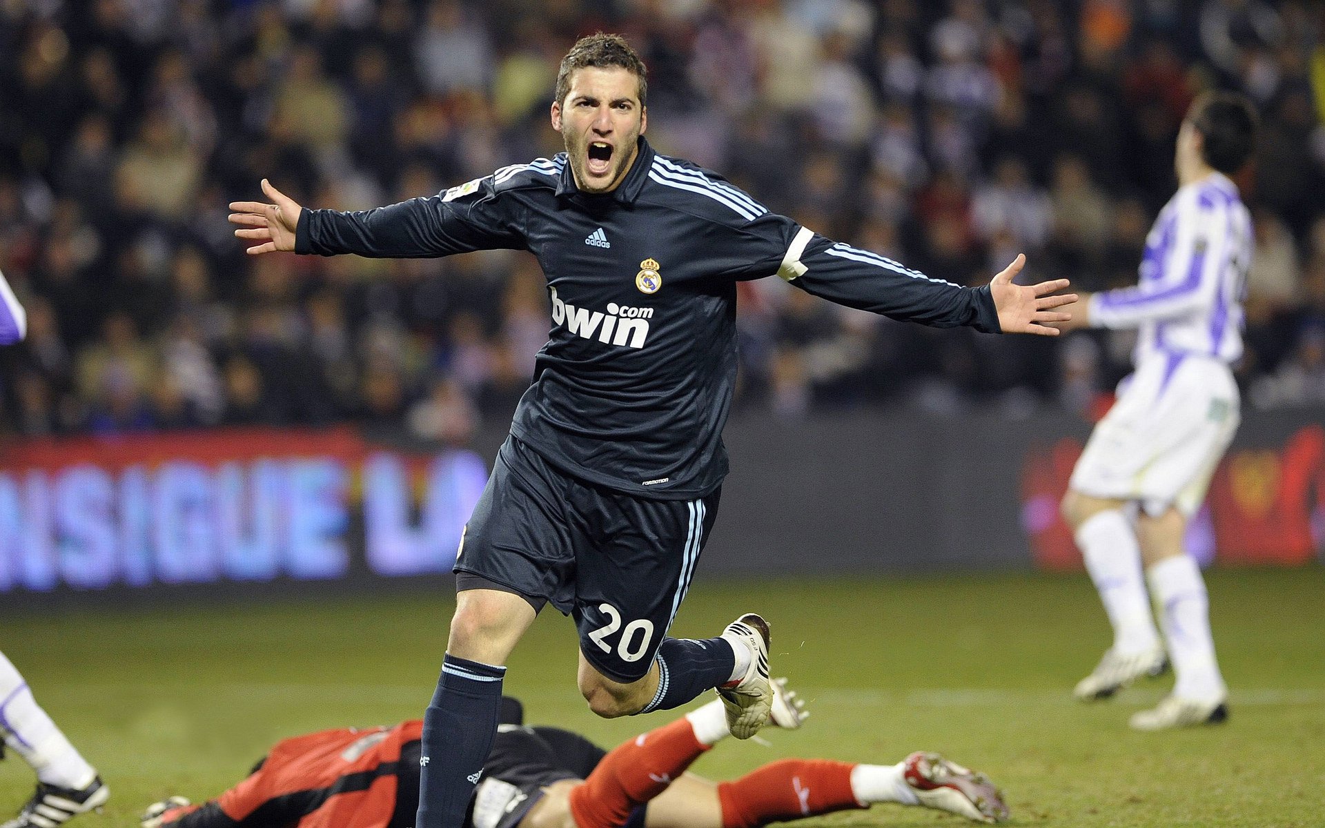 _老鹰快攻犀利,场面精彩纷呈_,老鹰进攻战术